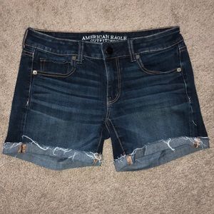 AE Super Stretch Midi Shorts Size 6